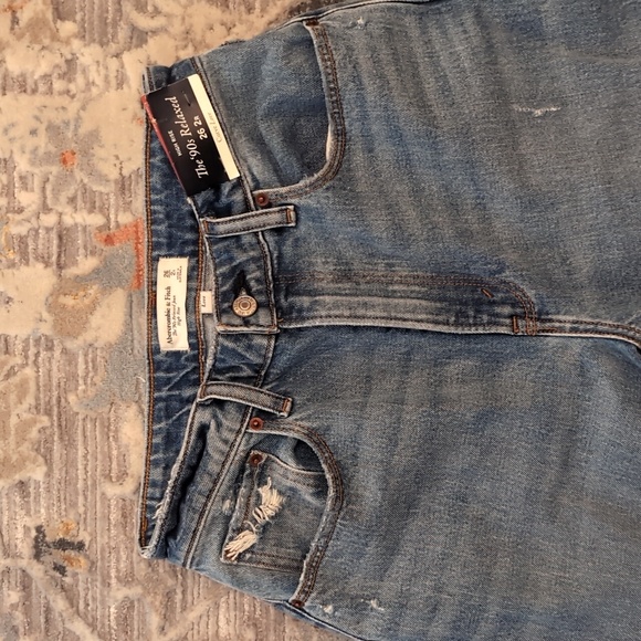 Abercrombie 90s Relaxed High Rise Curve Love Jeans - Picture 2 of 3